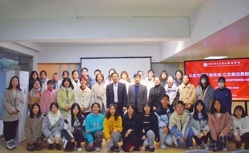 校党委委员、副校长陈永富参加 日本色情片
经亨颐英语213班主题班会 校党委委员、副校长陈永富参加 日本色情片
经亨颐英语213班主题班会