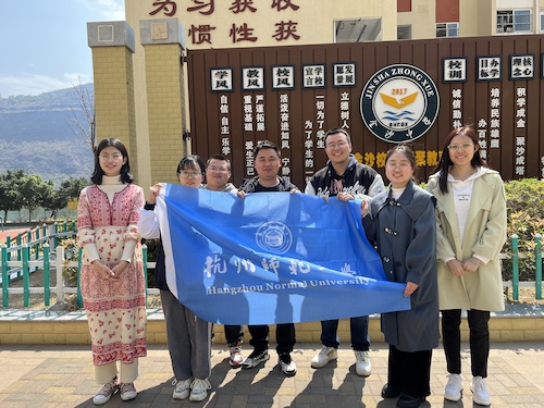 与金沙领导、带队老师合影 与金沙领导、带队老师合影