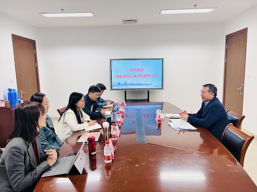 杨书记与班子成员调研座谈 杨书记与班子成员调研座谈