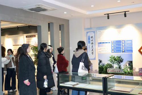 2 校史馆参观 2 校史馆参观