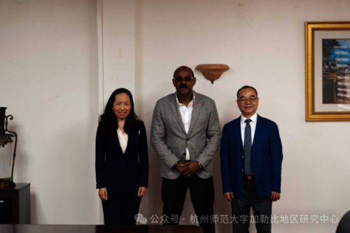 左起蒋薇、Gaston Browne、张邢炜 左起蒋薇、Gaston Browne、张邢炜