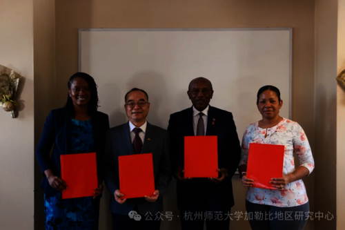 左起Shivon Belle- Jarvis、张邢炜、Molwyn Joseph、Lisa John-Weste 左起Shivon Belle- Jarvis、张邢炜、Molwyn Joseph、Lisa John-Weste